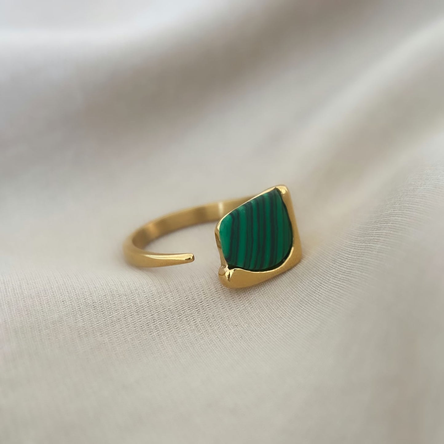 Malachite Ring Gold image 2